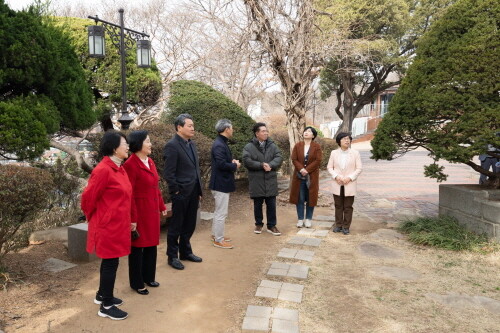 인천시의회 문화복지위원회는 지역현안을 살피고자 구)제물포구락부, 인천시민애(愛)집, 인천관광공사에서 운영하는 인천시티투어 등의 현장을 방문했다. 사진=인천시의회 제공