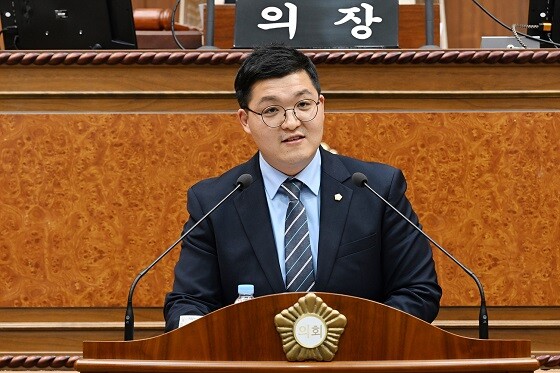 의정부시의회 조세일 의원이 시정질의하고 있다. 사진=의정부시의회 제공