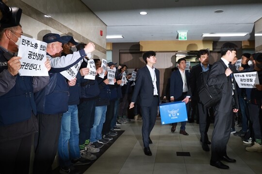 검찰에서는 민주노총 전·현직 간부가 관여된 수원지검 공공수사부(부장검사 정원두) 사건을 더 주목해야 한다고 말한다. 사진=연합뉴스