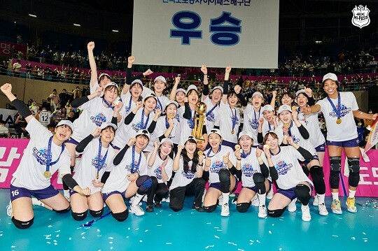 한국도로공사가 V리그 챔피언결정전에서 2패를 먼저 안았음에도 3연승으로 우승을 차지했다. 사진=한국도로공사 페이스북