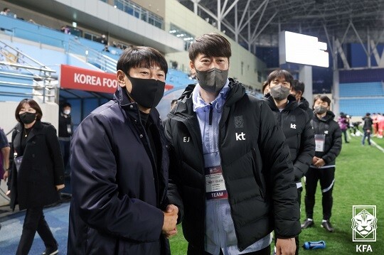 U-20 월드컵의 개최국 변경으로 신태용 감독(왼쪽)과 김은중 감독(오른쪽)의 계획에 차질이 생기게 됐다. 사진=KFA 제공