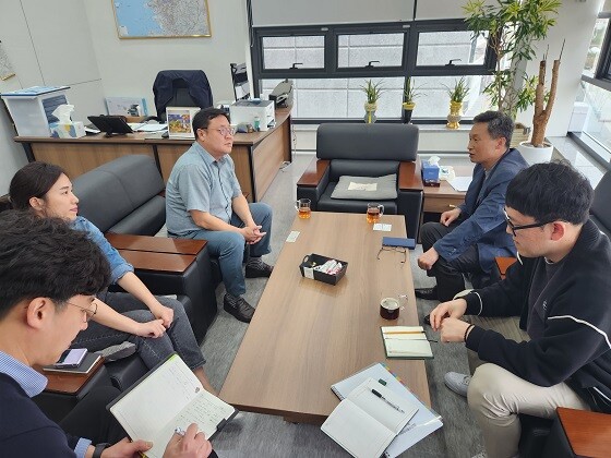 남양주시가 13일 다산복합커뮤니티센터 조성 사업과 관련해 경기주택도시공사와 간담회를 갖고 있다. 사진=남양주시 제공