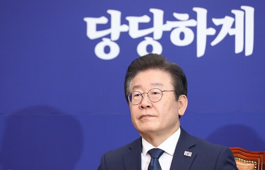 이재명 대표가 21일 국회에서 열린 최고위원회의에서 발언을 마치고 있다. 사진=박은숙 기자