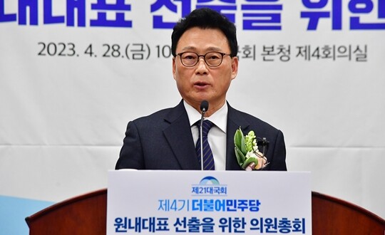 4월 28일 서울 여의도 국회에서 열린 더불어민주당 원내대표 선거에서 선출된 박광온 신임 원내대표가 당선인사를 하고 있다. 사진=이종현 기자