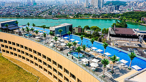 호텔수성 신관 최고층 인피니티 온천풀. 사진=호텔수성 제공