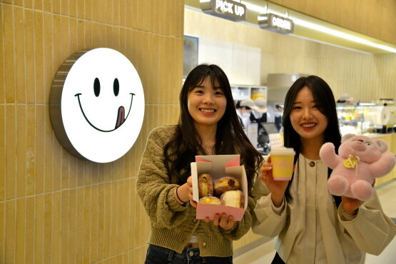 카페 ‘노티드’ 참고 이미지. 사진=롯데백화점 제공