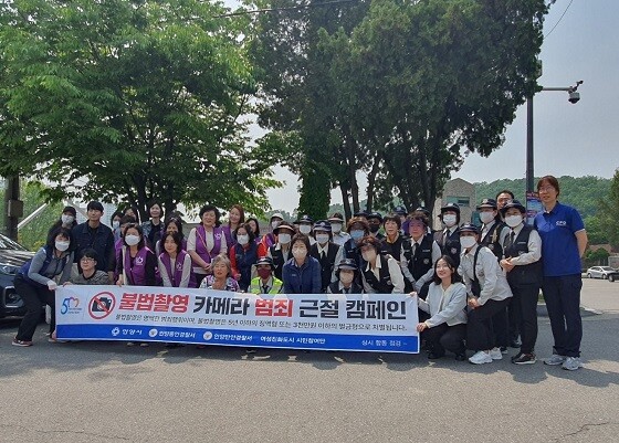 안양시, 경찰청, 시민 등 관계자들이 함께 기념촬영하고 있다. 사진=안양시 제공