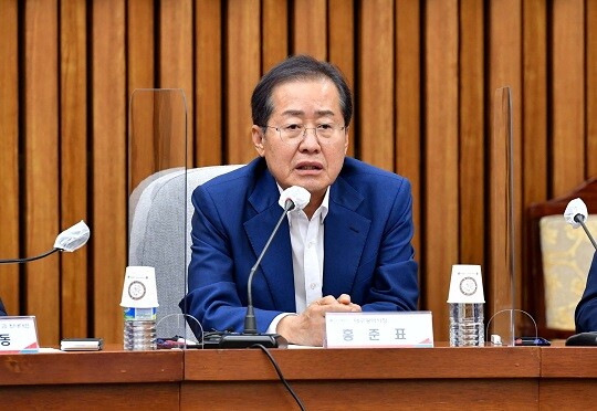 홍준표 대구광역시장이 2022년 7월 '국민의힘·대구·경북 예산정책협의회'에서 발언하고 있다. 사진=박은숙 기자