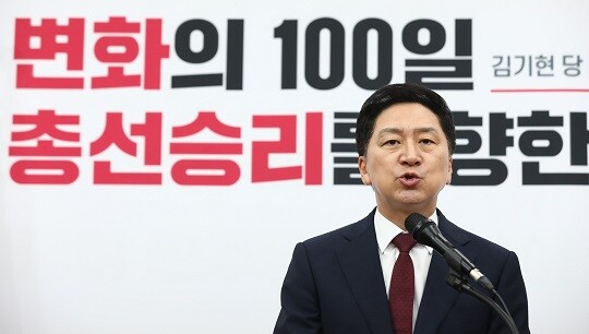 김기현 국민의힘 대표가 15일 국회에서 열린 취임 100일 비전 발표 및 기자회견에서 포부를 밝히고 있다. 사진=박은숙 기자