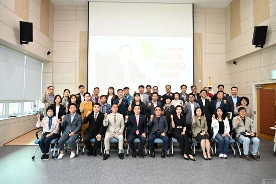 민선8기 1주년 토론회 기념 촬영 모습. 사진=북구청 제공