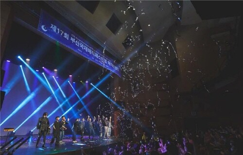 제17회 BIMF 매직갈라쇼 공연 커튼콜 장면. 사진=부산시 제공