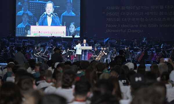 홍준표 대구시장이 6일 대구육상진흥센터에서 열린 개회식에서 축하의 말을 전하고 있다. 사진=대구시 제공