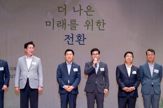 김광열(가운데) 영덕군수가 전국 기초단체장 매니페스토 경진대회에서 발표하고 있다. 사진=영덕군 제공