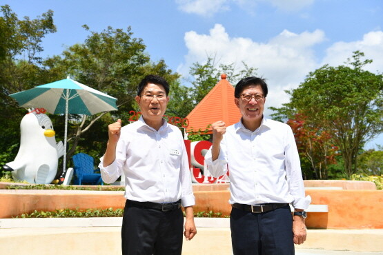 2023순천만국제정원박람회 현장을 방문한 박형준 부산시장(오른쪽). 사진=부산시 제공