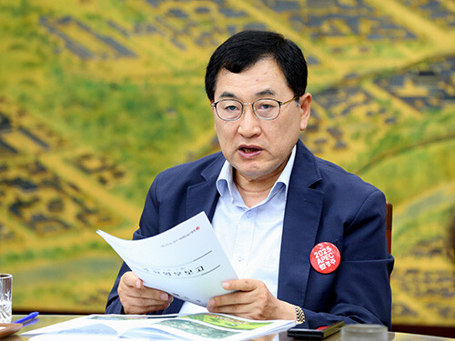 주낙영 시장이 31일 오전 시청 알천홀에서 확대간부회의를 주재하고 있다. 사진=경주시 제공
