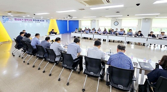 안양시가 28일 시청 상황실에서 공약사업 추진상황 보고회를 갖고 있다. 사진=안양시 제공