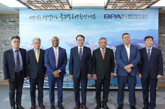 벨리즈 총리 일행 부산항 방문 모습. 사진=부산항만공사 제공