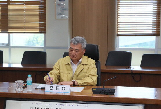 김희천 사장이 긴급점검회의를 주재하는 모습. 사진=한국남동발전 제공