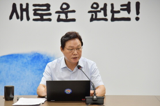 박완수 도지사가 실국본부장회의를 주재하는 모습. 사진=경남도 제공