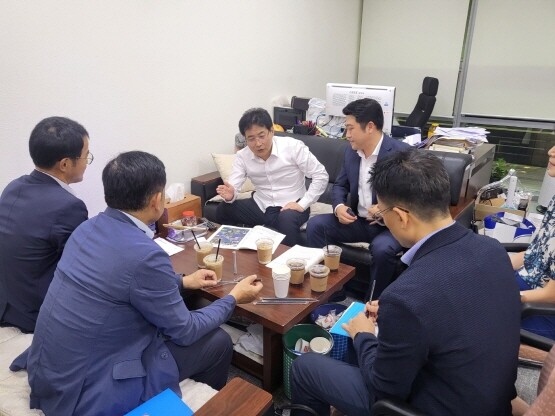 임우근 국민의힘 예결위 수석 방문 모습. 사진=경남도 제공