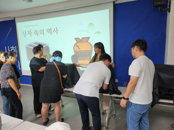 시각장애인 사회적경제 체험 행사 장면. 사진=김해시 제공