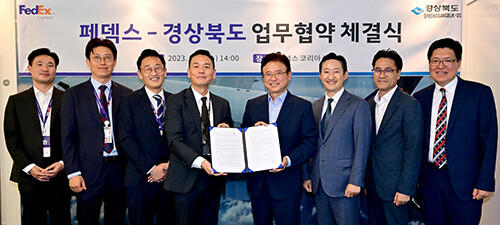 경북도와 페덱스코리아간 경북 항공물류산업 발전을 위한 업무협약식이 30일 페덱스코리아 서울 본사에서 열리고 있다. 사진=경북도 제공