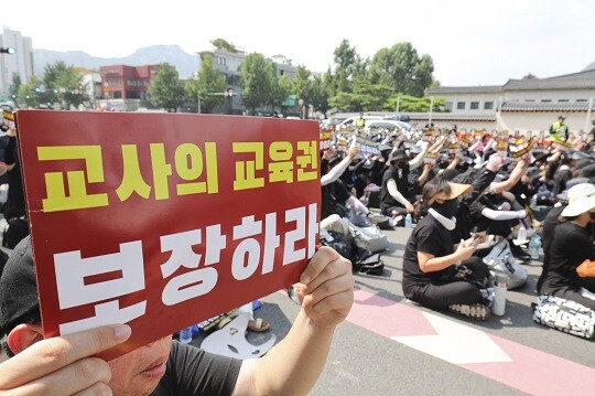 더불어민주당이 서이초 교사 추모 집회에 참가하는 교사들을 징계하겠다는 정부의 방침에 반발했다. 사진=박정훈 기자