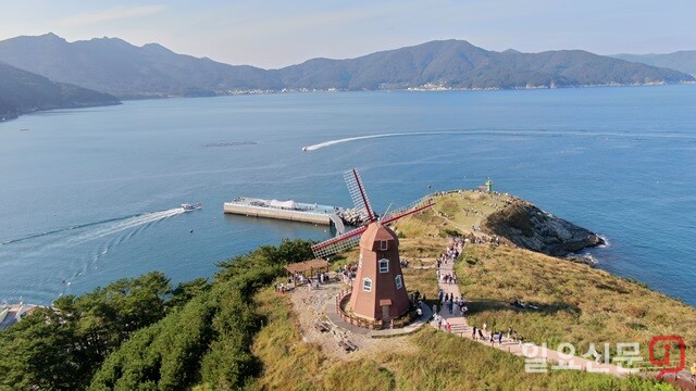 아름다운 자연경관이 훼손될 위기에 처한 국민휴양지 거제 ‘바람의 언덕’. 사진=정민규 기자