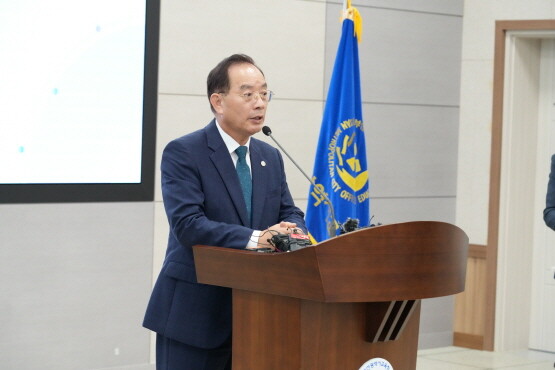 하윤수 교육감. 사진=부산시교육청 제공