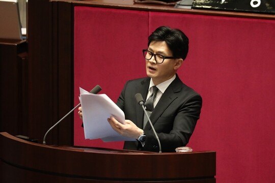 검찰이 이 대표에 대해 청구한 구속영장은 ‘백현동 개발특혜 의혹’과 ‘쌍방울그룹 대북 송금 의혹’ 사건 관련이다. 표지까지 143페이지 분량의 구속영장 청구서에는 검찰의 전략이 무엇인지 짚어낼 수 있다. 사진=박은숙 기자