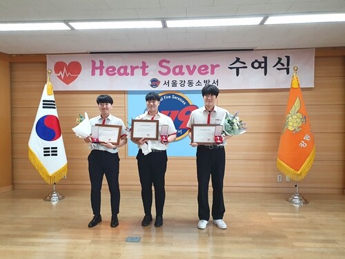 한국마사회 강동지사 하트세이버팀이 지난 22일 강동소방서로부터 하트세이버상을 수상했다. 사진=한국마사회 제공