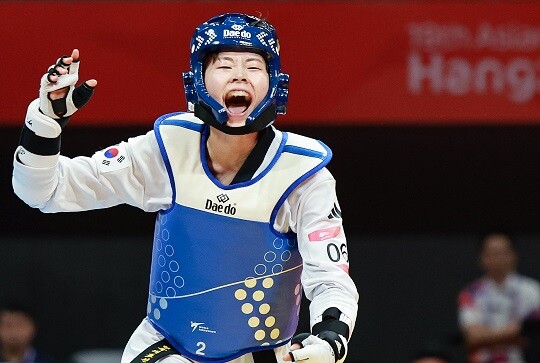 ㅂ박혜진이 26일 결승전에서 금메달을 획득한 뒤 환호하고 있다. 사진=연합뉴스