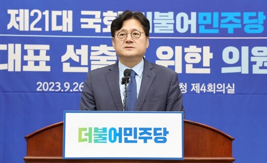 9월 26일 국회에서 열린 더불어민주당 의원총회에서 신임 원내대표로 선출된 홍익표 원내대표가 당선인사를 하고 있다. 사진=박은숙 기자