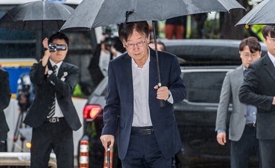 이재명 더불어민주당 대표가 백현동 개발 특혜와 쌍방울 대북 송금 의혹 관련 구속 전 피의자 심문(영장실질심사)을 받기 위해 9월 26일 서울 서초구 서울중앙지법에 출석하고 있다. 사진=최준필 기자