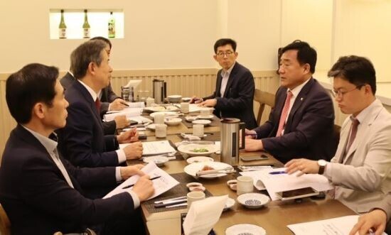 안효대 경제부시장의 국회 방문 모습. 사진=울산시 제공