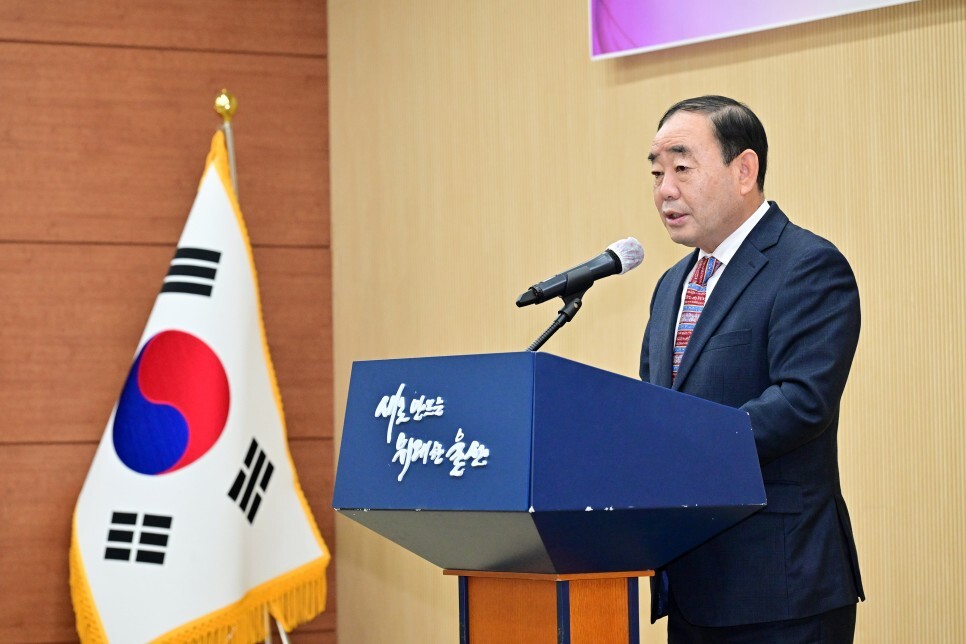 특강에 앞서 축사하는 울산시의회 김기환 의장. 사진=울산시의회 제공