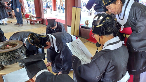 신라 시조 박혁거세 기리는 경주 숭덕전 제례 모습. 사진=경북도 제공