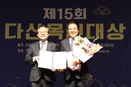 왼쪽부터 고기동 행안부 차관, 최대호 안양시장. 사진=안양시 제공