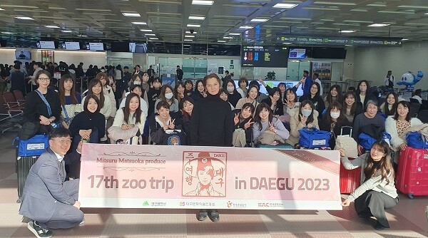 마츠오카 미츠루와 일본 현지 팬. 사진=대구시 제공