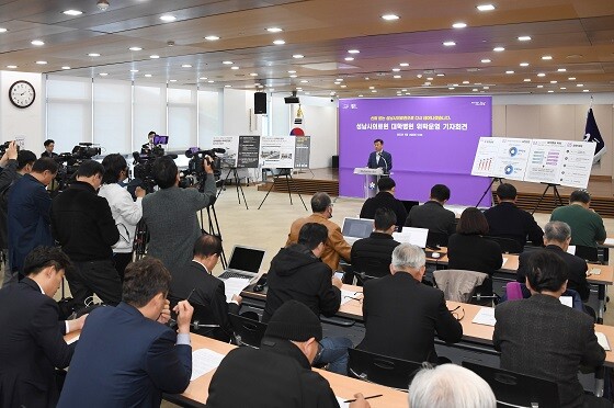 신상진 성남시장이 11월 14일 성남시의료원 대학병원 위탁운영 기자회견을 갖고 있다. 사진=성남시 제공