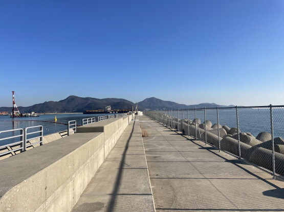 정비를 완료한 신항 서 방파제 일원. 사진=부산항만공사 제공