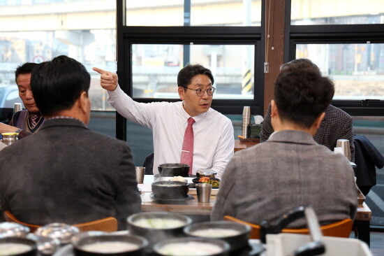 북부동에서 진행된 읍면동 현안 조찬간담회 장면. 사진=김해시 제공