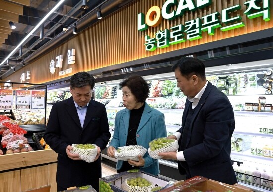 식품안전 현장점검 장면. 사진=경남농협 제공