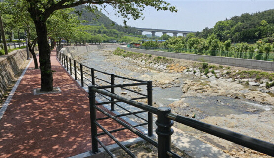 송정천 산책로 조성 모습. 사진=기장군 제공