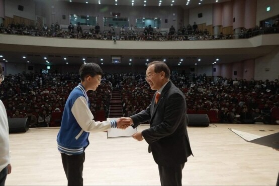 하윤수 부산교육감이 페이스북에 공유한 이미지. 사진=하윤수 페이스북