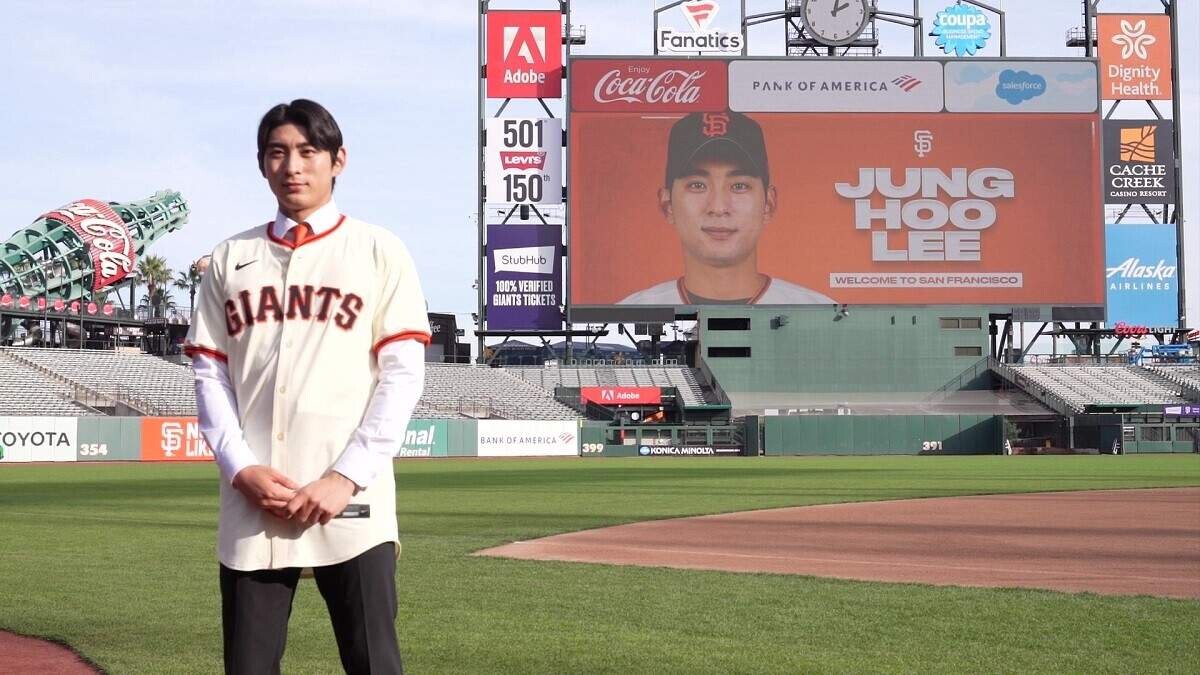 샌프란시스코 자이언츠 홈구장 오라클 파크에서 열린 이정후 입단식. 구단은 대형 전광판에 이정후의 얼굴과 이름을 띄웠다. 사진=이영미 기자