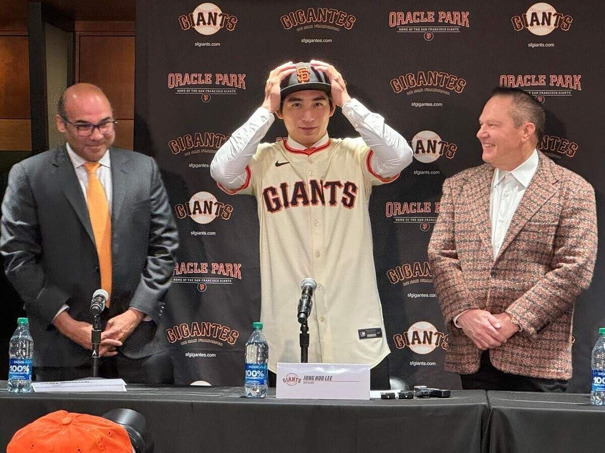 이정후는 "입단식에서 딱딱한 분위기를 풀기 위해 기자들에게 '핸섬'이라고 물었다"고 말했다. 사진=연합뉴스