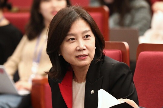 허은아 개혁신당 최고위원이 2023년 11월 국회도서관에서 열린 하태경 의원 출판기념회에 참석한 모습. 사진=박은숙 기자