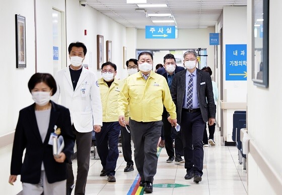 경기도의료원 파주병원 찾은 김경일 파주시장. 사진=파주시 제공