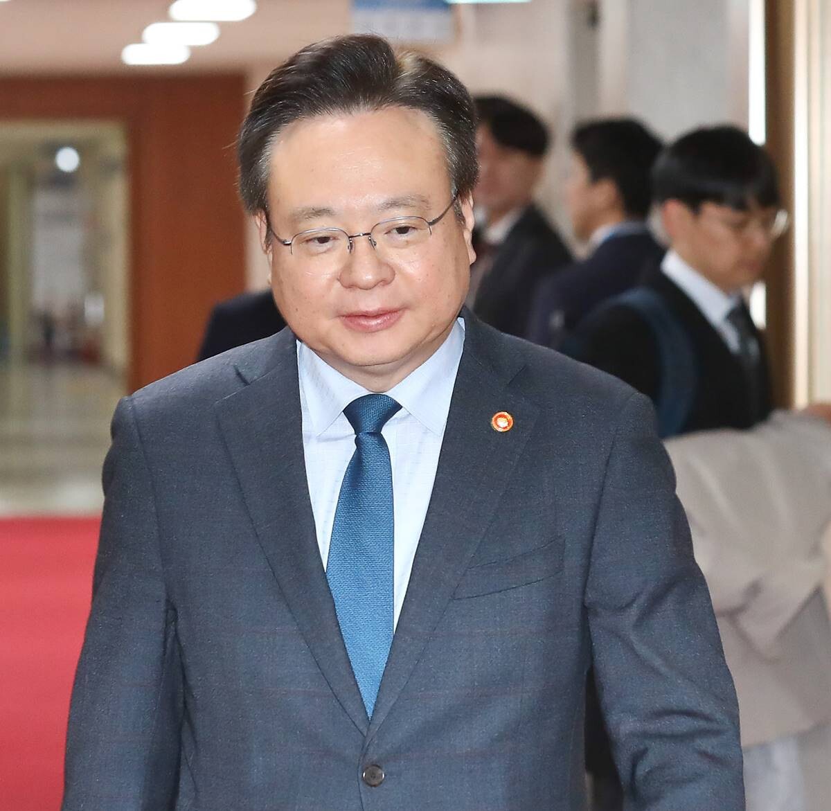 조규홍 보건복지부 장관이 지난 2월 27일 오전 서울 종로구 정부서울청사에서 열린 국무회의에 입장하고 있다. 사진=임준선 기자